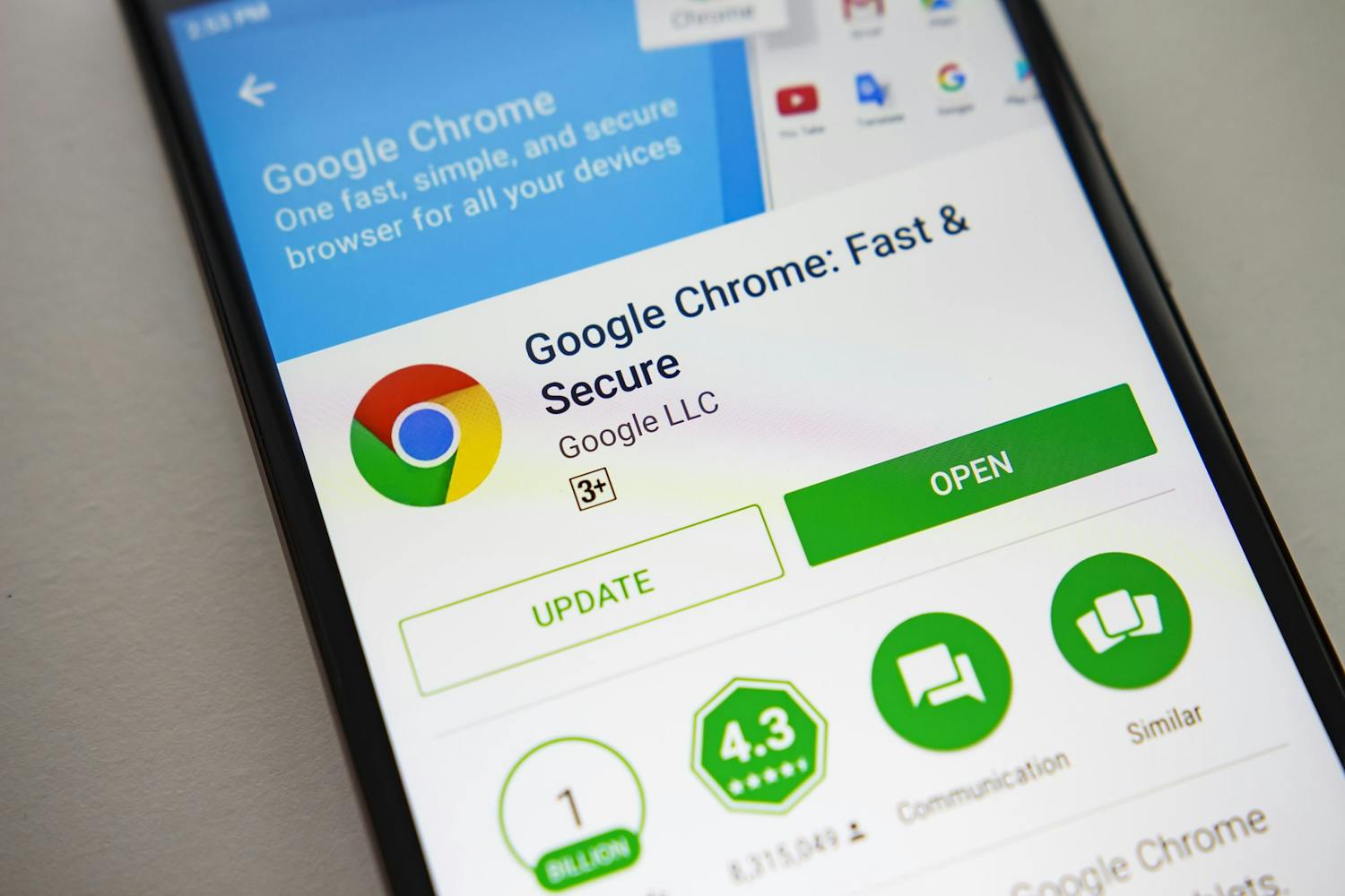 Google Chrome i Google Play Butik, klar til at blive opdateret på en Android-telefon.